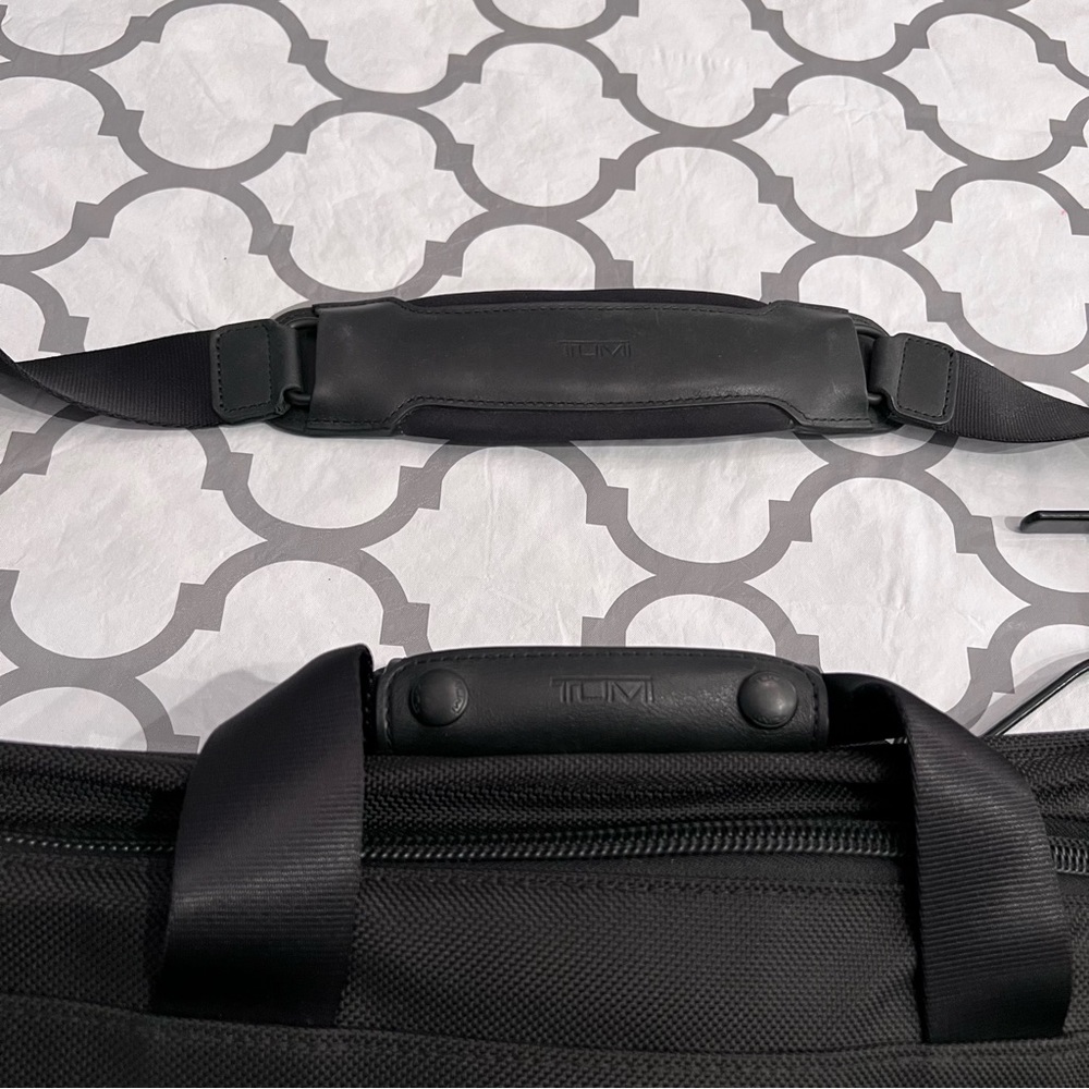 Tumi Alpha TriFold Garment Bag Black 22136dh Shoulde… Gem